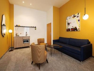 HiLight Suites - 77