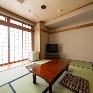 Royal Uohachi - 35