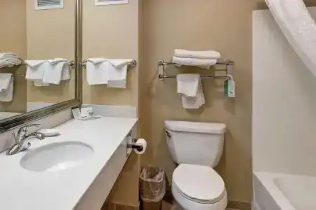 Comfort Inn - 34