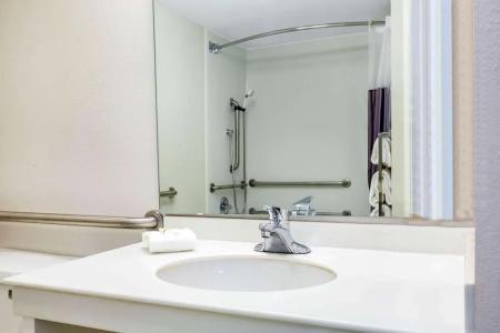 La Quinta by Wyndham Austin Southwest - 59