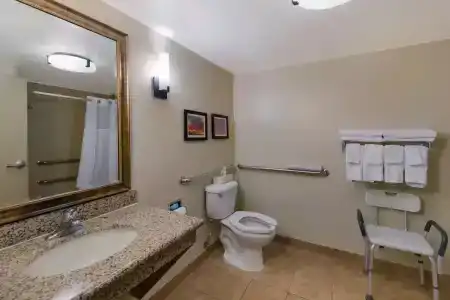 Comfort Suites West - 9