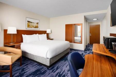 Fairfield Inn & Suites - 35
