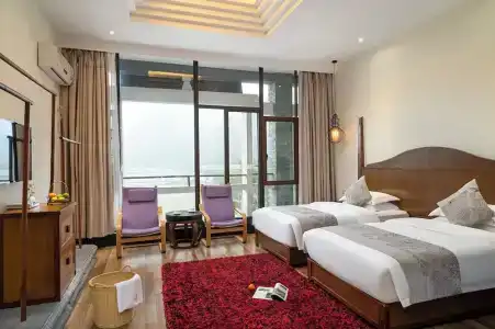 Guilin Crystal Crescent Moon - 77