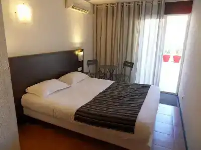 Brit Opal Centre Port - 2