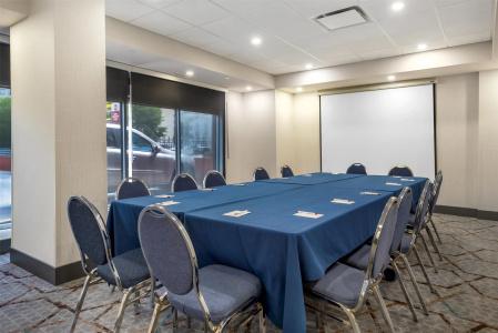 Best Western Plus Suites Downtown - 12