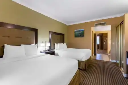 Best Western Royal Sun Inn & Suites - 105