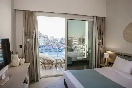 Redcon Suites - 338