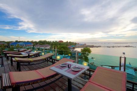 Kroque Boutique & Bistro - 13