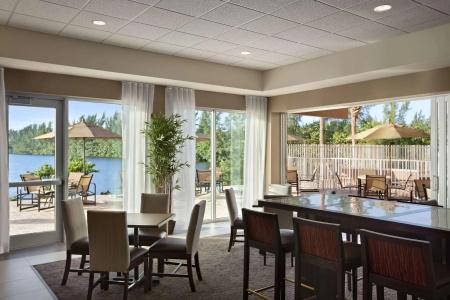 Cambria Miami Airport - Blue Lagoon - 7
