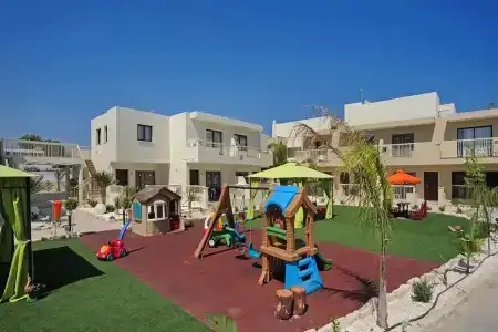 Nelia Gardens - 13