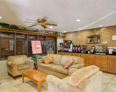 Comfort Inn & Suites - 1