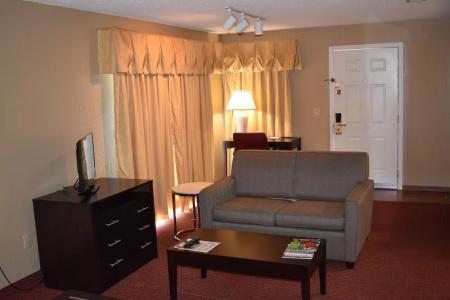 Hawthorn Suites East - 39