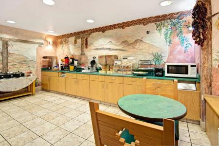 Microtel Inn & Suites by Wyndham West - 12