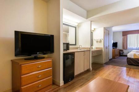 Quality Inn & Suites Near the Theme Parks - 46