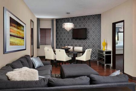 Four Points by Sheraton & Suites West - 44