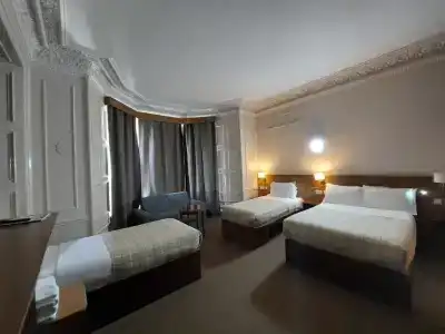 Edinburgh House - 32