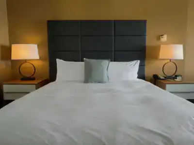 DoubleTree by Hilton New York - 3