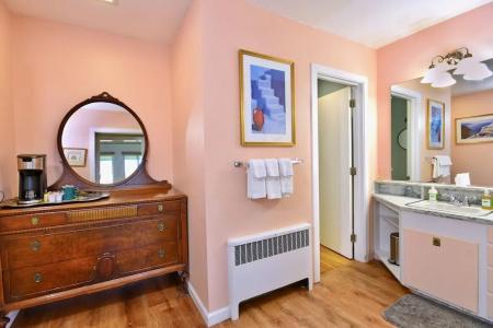 Wilburton Inn - 215