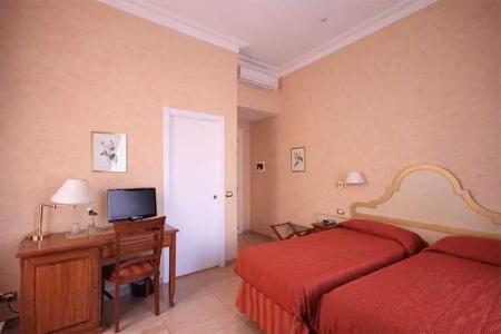 Roman Terrace - 19