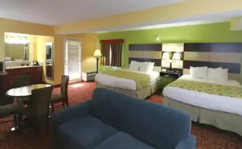 Baymont by Wyndham Pigeon Forge - 37