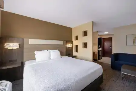 Med City & Suites - 35
