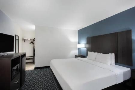 Baymont by Wyndham Charlotte University - 27