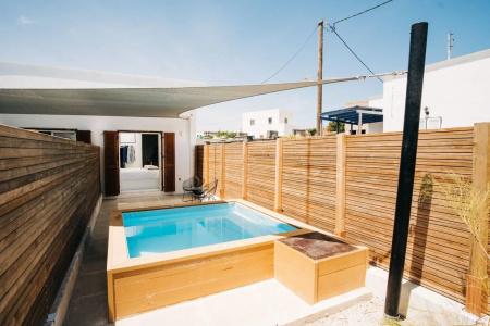 Mesanto Luxury Suites - 17