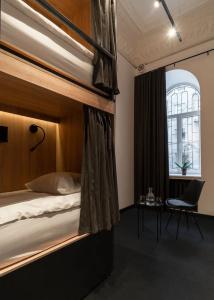 Globe Runner Hostel - 59