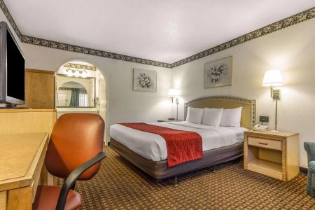 Stanford Motor Inn - 3