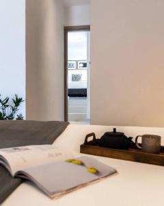 Melo Athens - 184