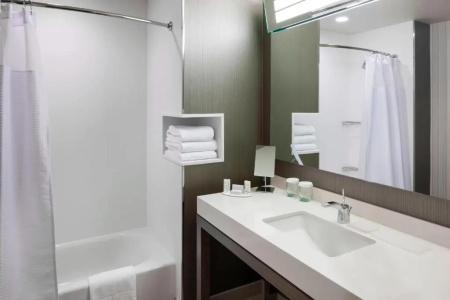 Courtyard by Marriott Alliance Town Center - 55