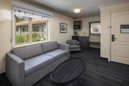 Elk Lake Inn & Suites - 78