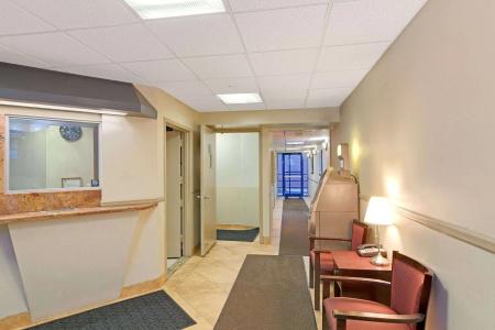 Super 8 By Wyndham Long Island City Lga - 7