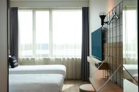 Moxy Amsterdam Schiphol Airport - 1