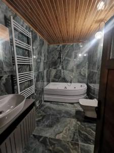 Falcon Cave Suites - 23