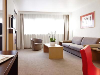 Novotel Chennai Chamiers Road - 4