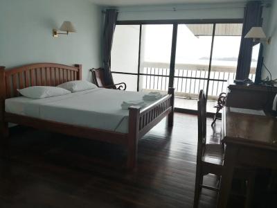 Jansom Beach Resort - 4