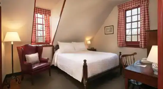 Colonial Houses - A Colonial - 17