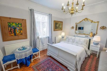 Dawson Place, Juliette's - 28