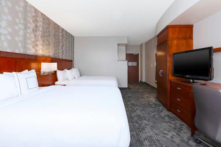 Courtyard by Marriott Downtown - 2