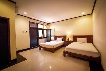 Yulia Beach Inn Kuta - 27