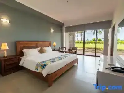 Golden Tulip - 107