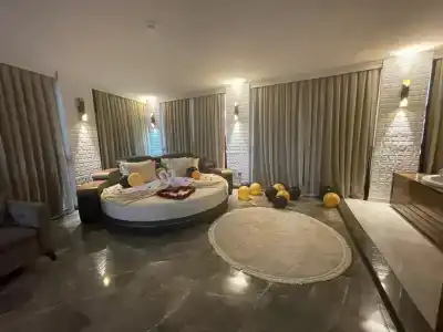 Le Luxe Suites & Spa - 16
