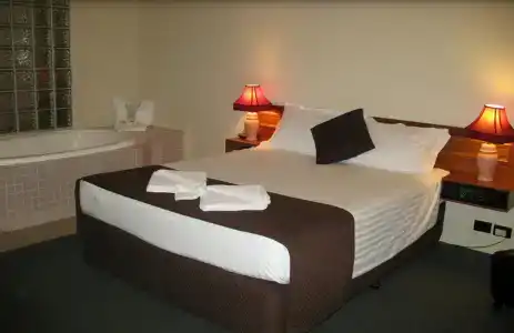 Country 2 Coast Motor Inn - 3
