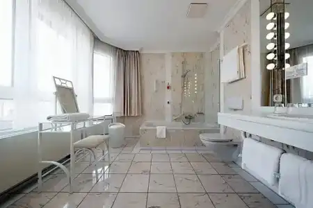 Bayerischer Hof - 66