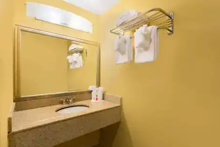 Super 8 by Wyndham Virginia Beach Oceanfront - 18