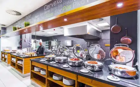 Courtyard by Marriott Pilsen - 12