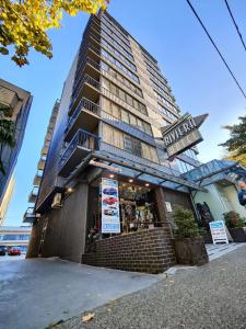 Divya Sutra Suites on Robson Downtown - 29
