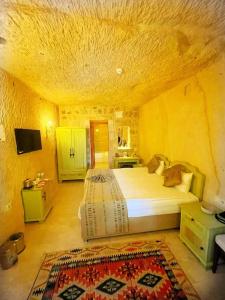 Acropolis Cave Suite - 30
