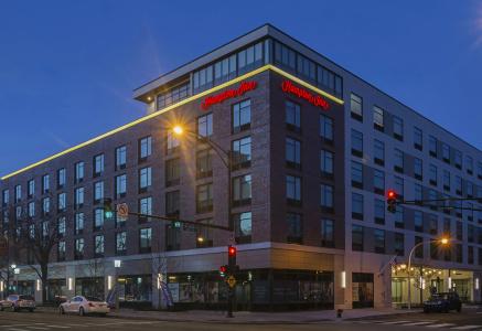 Hampton Inn Chicago North-Loyola Station, Il - 27